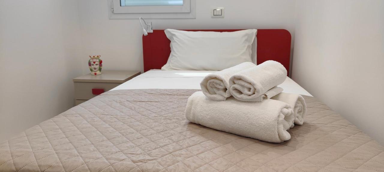 Casa Vacanze Rainbow, Siracusa シラクーサ エクステリア 写真